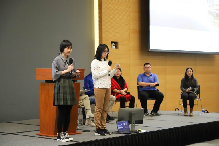 Ying'er Yang (intern, first from the left) and Zhixian Zhang '23 (second from the left) were the hostesses in the 2022 Teaching and Learning Showcase. Lunji Zhu '23 (second from the right) joined the faculty and student panel