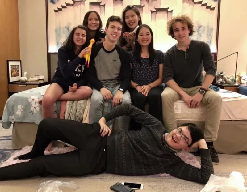 纳瓦罗:我准备好毕业了,但没准备好离开同学 2 %E6%B1%A4%E6%BE%9C%EF%BC%9A%E4%BB%8E%E6%98%86%E5%B1%B1%E6%9D%9C%E5%85%8B%E5%88%B0%E7%BE%8E%E5%9B%BD%E9%BA%A6%E8%82%AF%E9%94%A1 7C %E6%98%86%E5%B1%B1%E6%9D%9C%E5%85%8B%E5%A4%A7%E5%AD%A6 5d076fc2