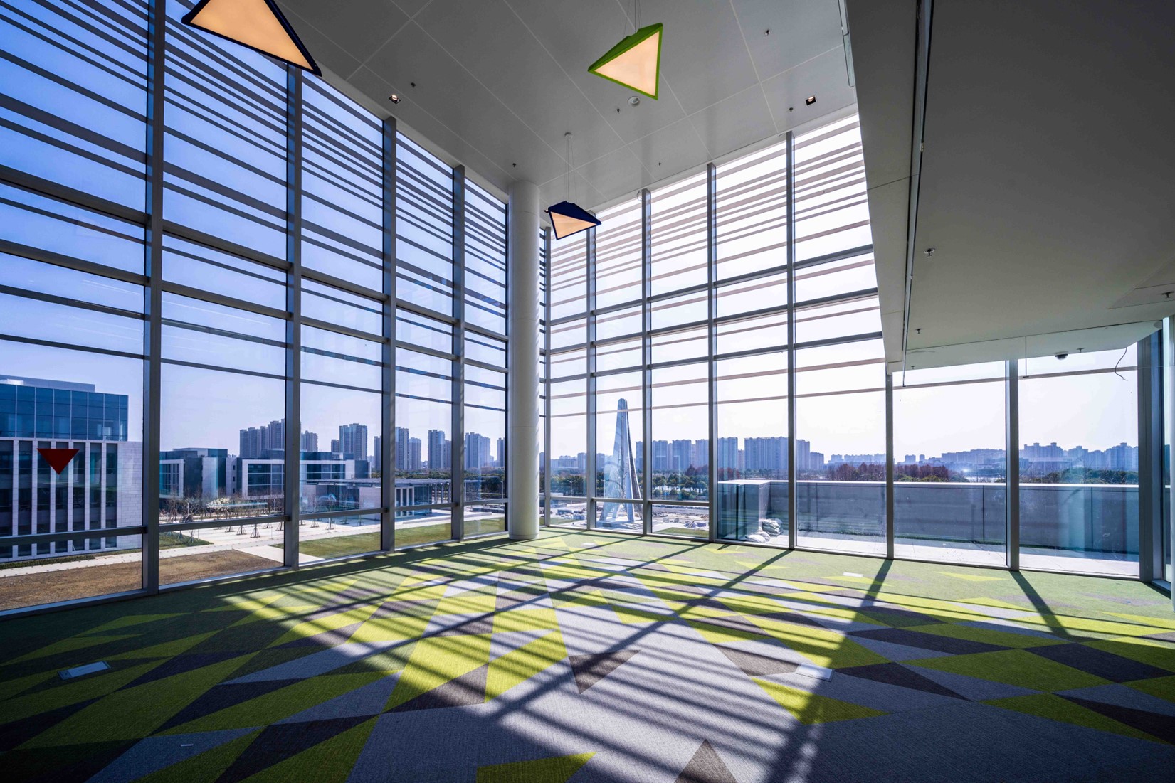 新起点新跨越 昆杜师生员工迈入二期校园 6 first steps around duke kunshans stunning new phase 2 campus cn02