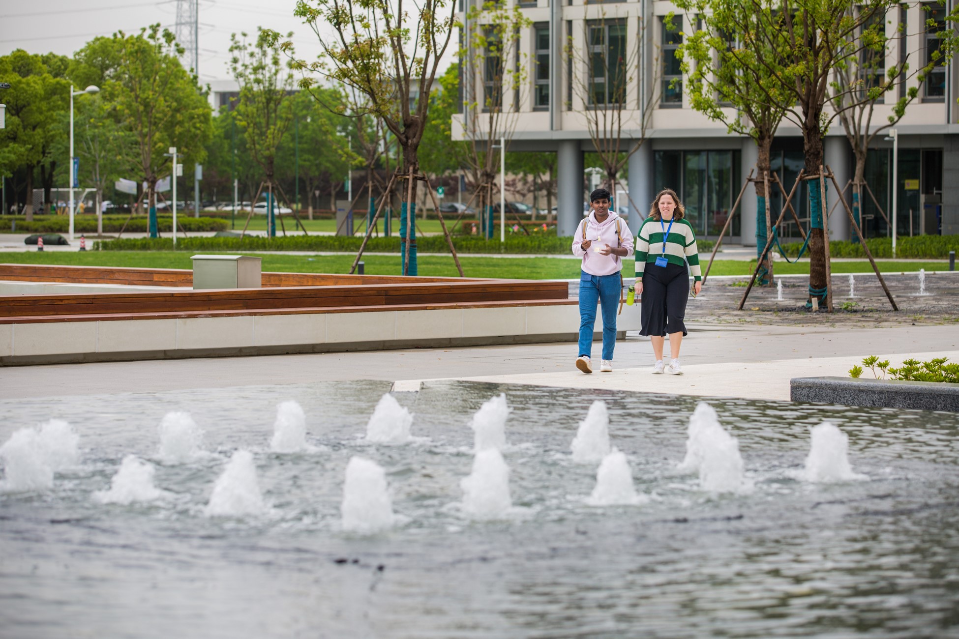 新起点新跨越 昆杜师生员工迈入二期校园 12 first steps around duke kunshans stunning new phase 2 campus cn04