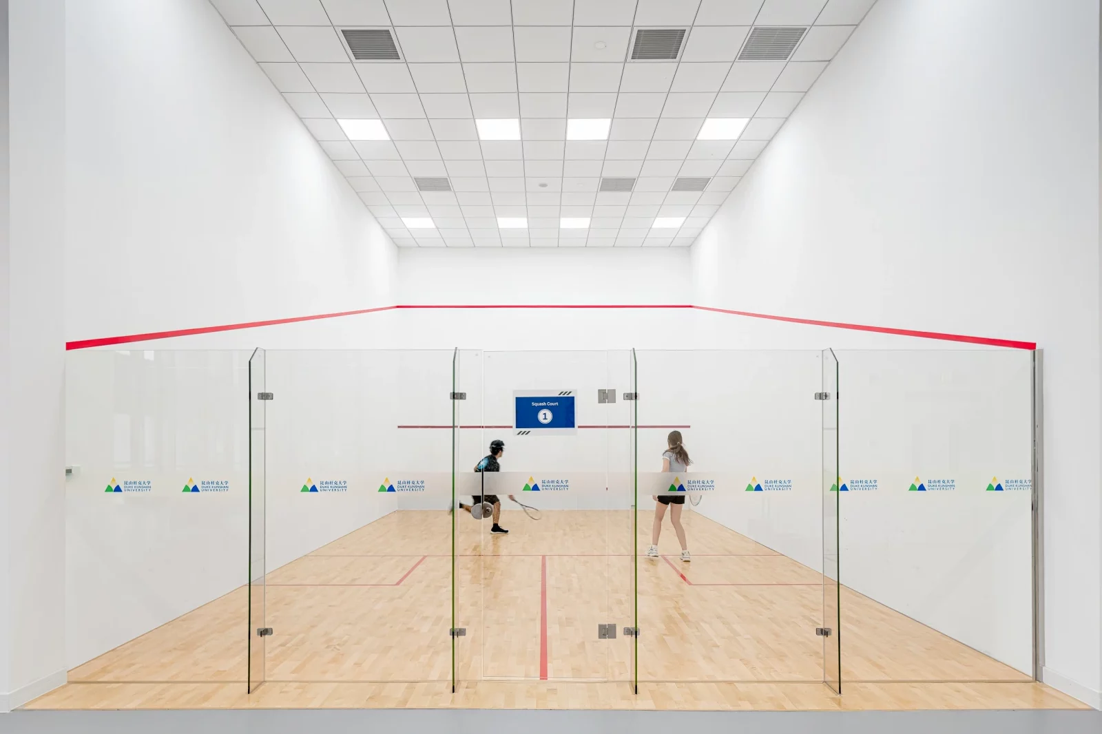 2 squash/racquetball courts