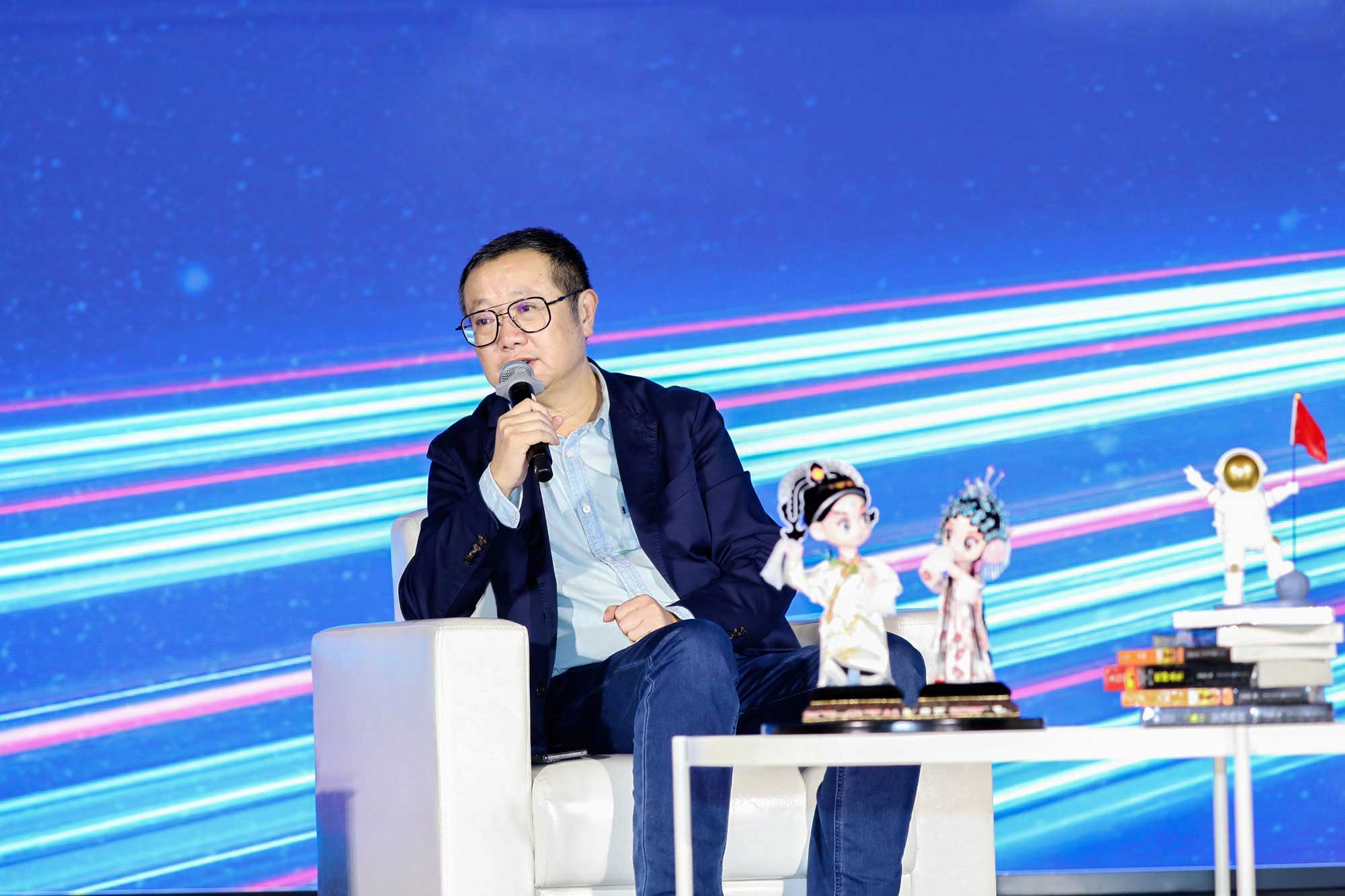 刘慈欣走进昆山杜克大学:仰望星空,探讨科幻与未来 1 Liu Cixin at DKU 6 1