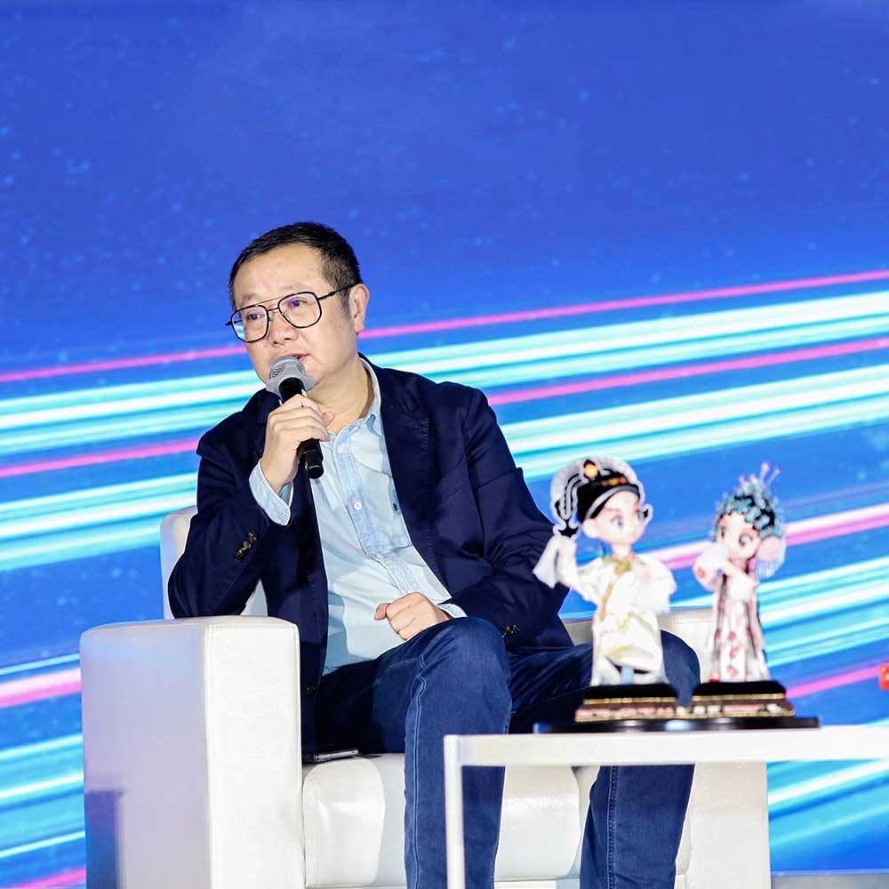 刘慈欣走进昆山杜克大学：仰望星空，探讨科幻与未来