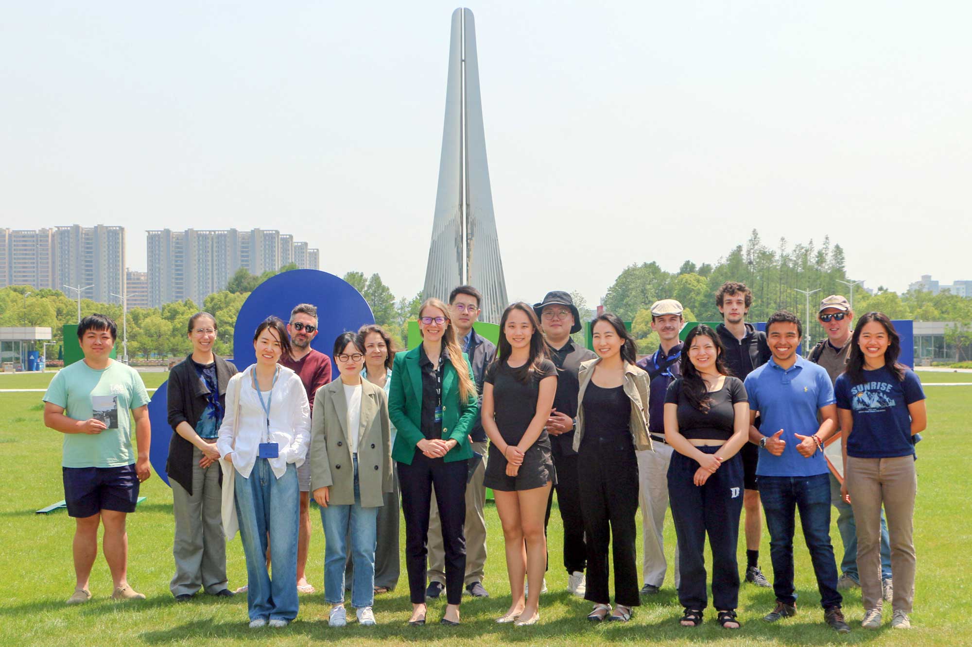 打开“中国”这本书的一百种方式 1 The Center for the Study of Contemporary China 4