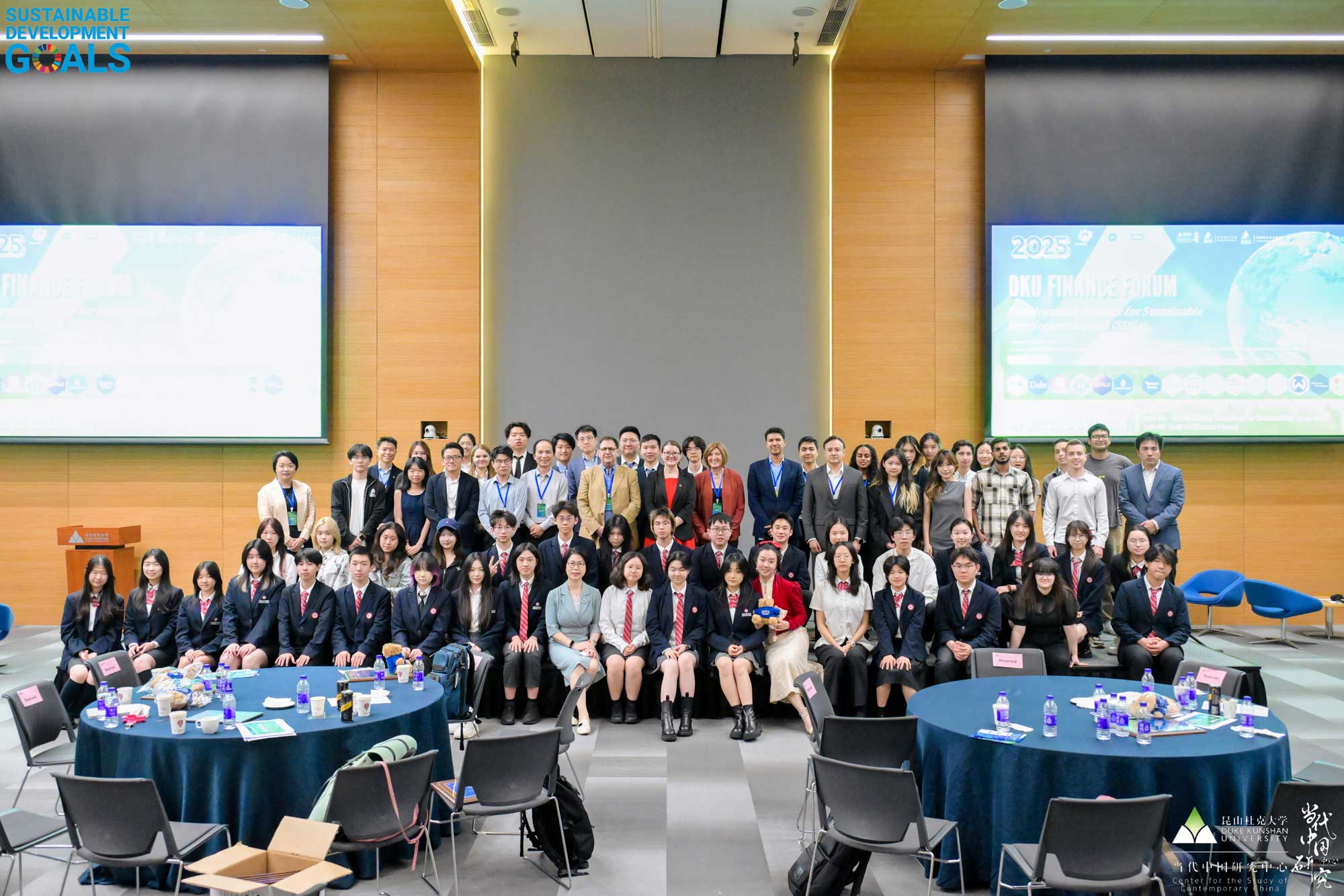 打开“中国”这本书的一百种方式 15 The Center for the Study of Contemporary China 10