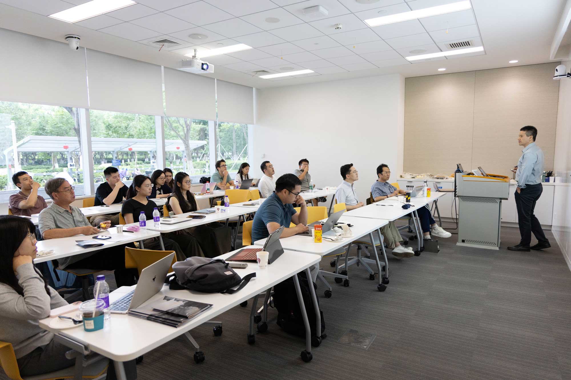 打开“中国”这本书的一百种方式 16 The Center for the Study of Contemporary China 6