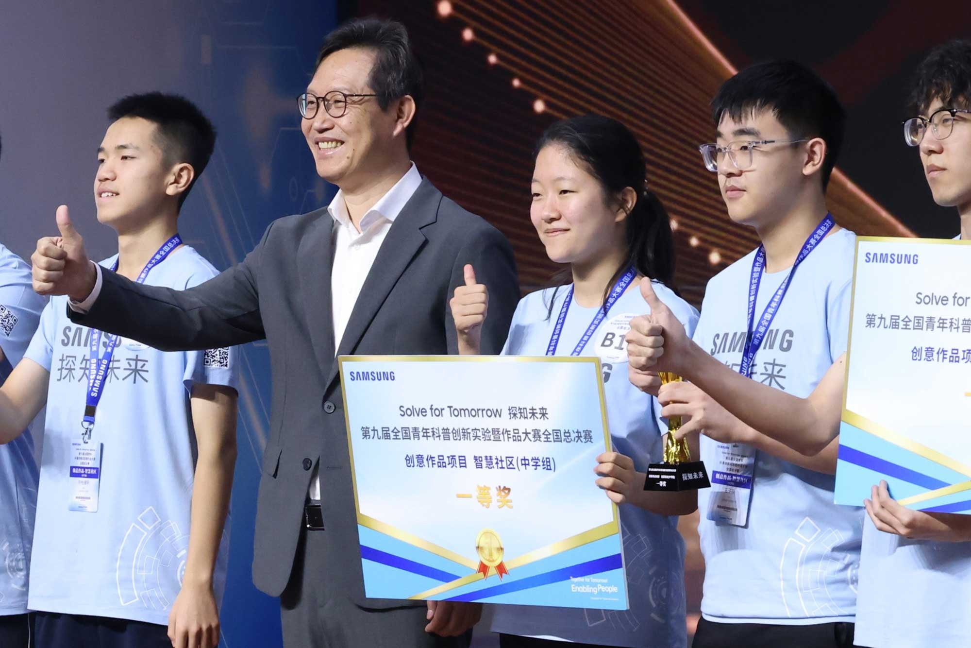 Choosing Minds over Machines 7