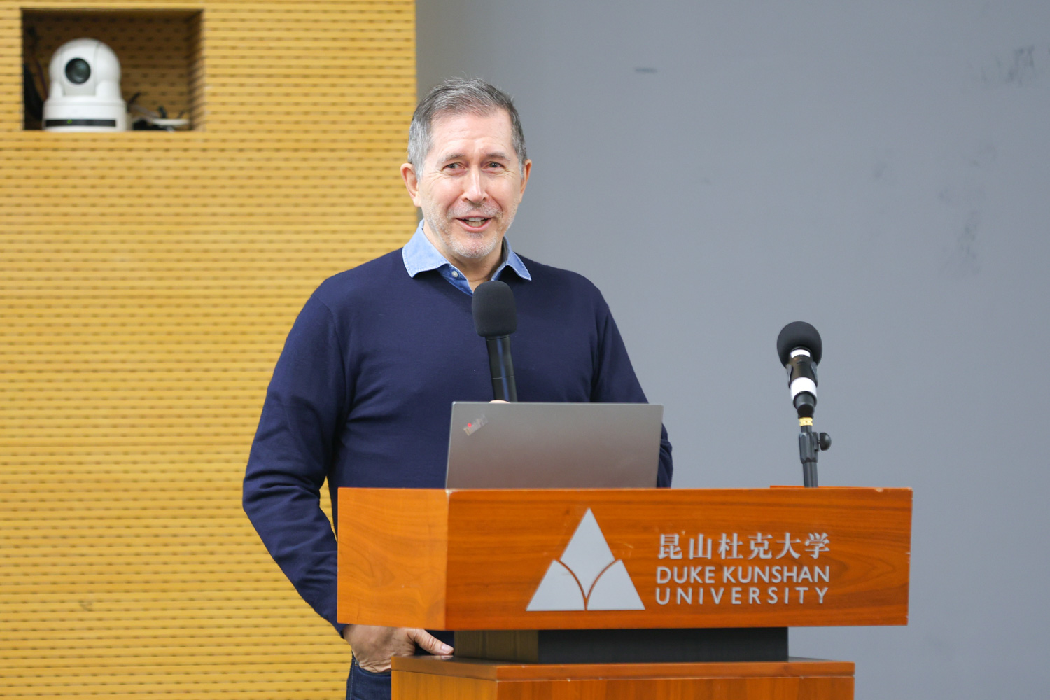 昆山杜克大学教学展示年会成功举办 1 DKU explores generational and technological divides at annual teaching showcase 9 1