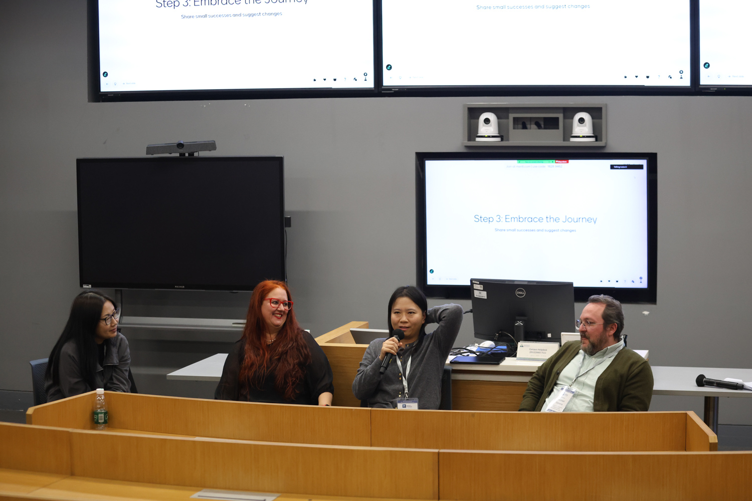 昆山杜克大学教学展示年会成功举办 13 DKU explores generational and technological divides at annual teaching showcase 8