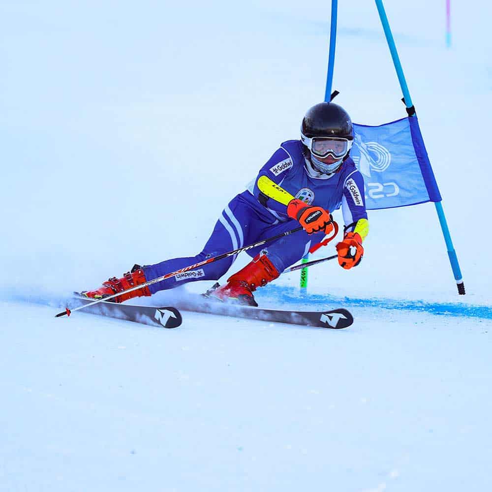 昆杜学子获全国大学生高山滑雪锦标赛冠军