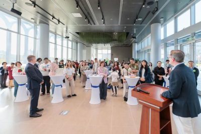 s69282670e4b0fa11d4c3c73d 1