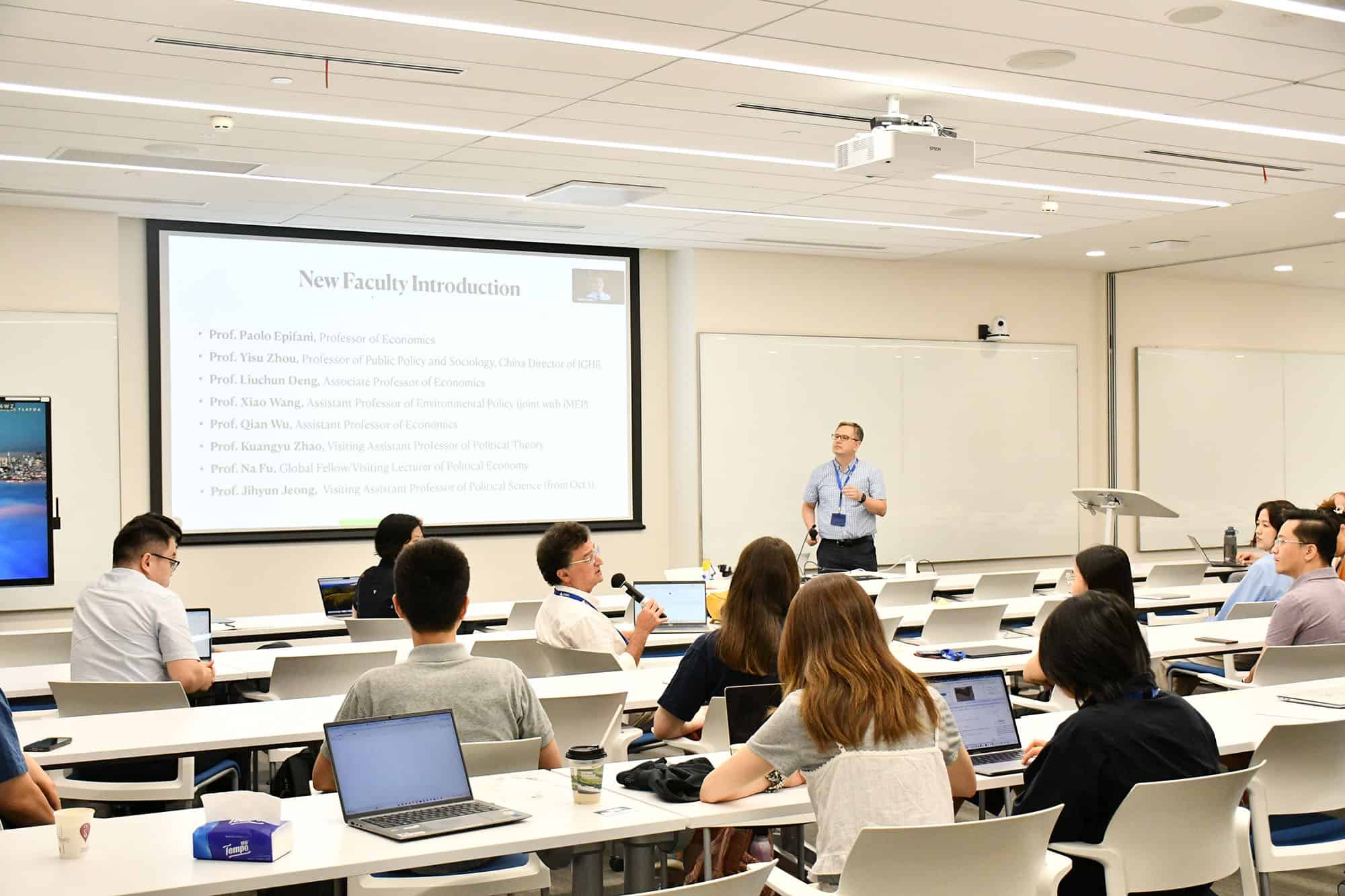 爱上社会科学的人们:从理解世界,到改变世界 12 From understanding the world to changing it 14 2