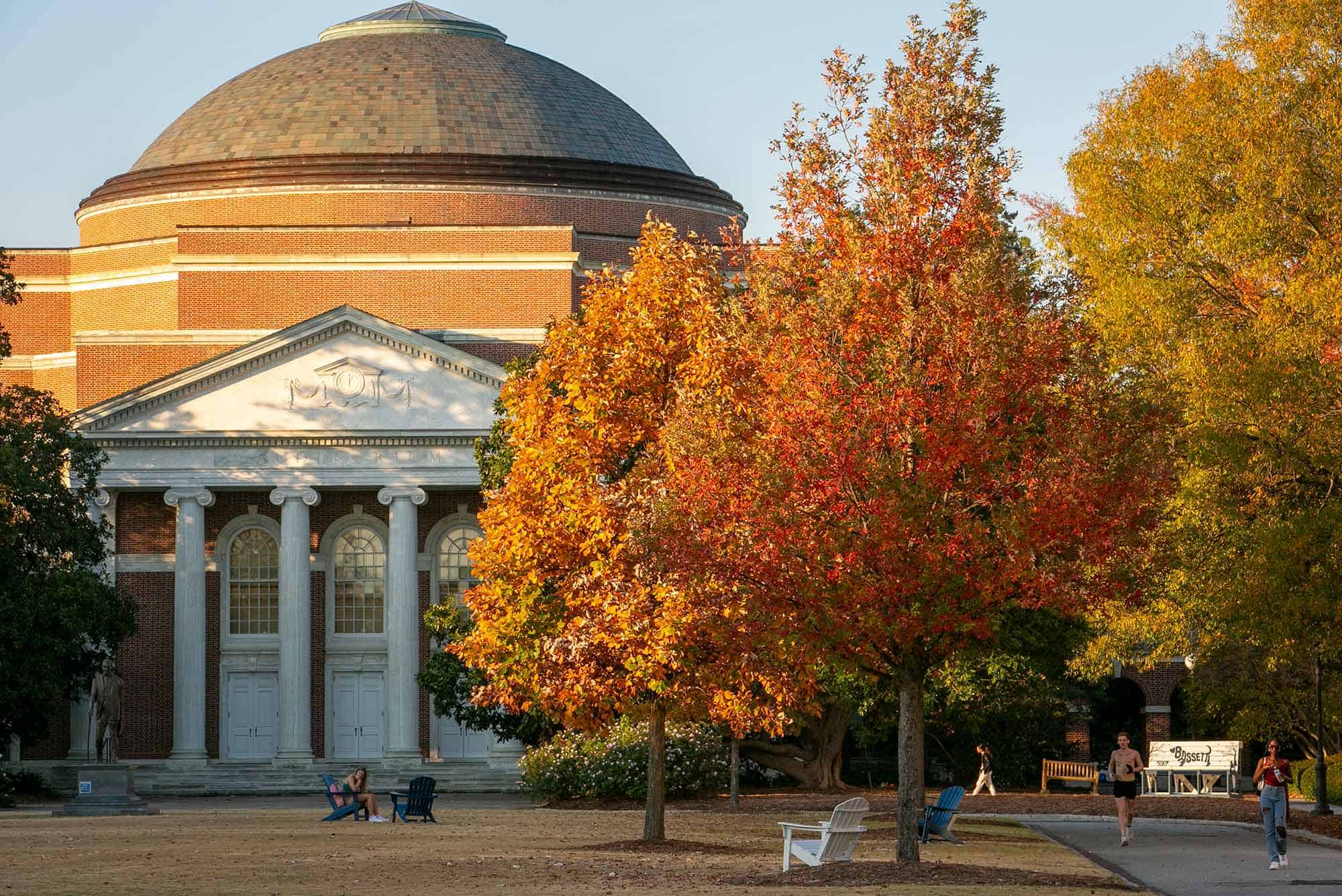领英2026年顶尖美国大学榜发布,杜克大学蝉联第二 5 Duke Ranks second in LinkedIns 2026 US University Ranking 4